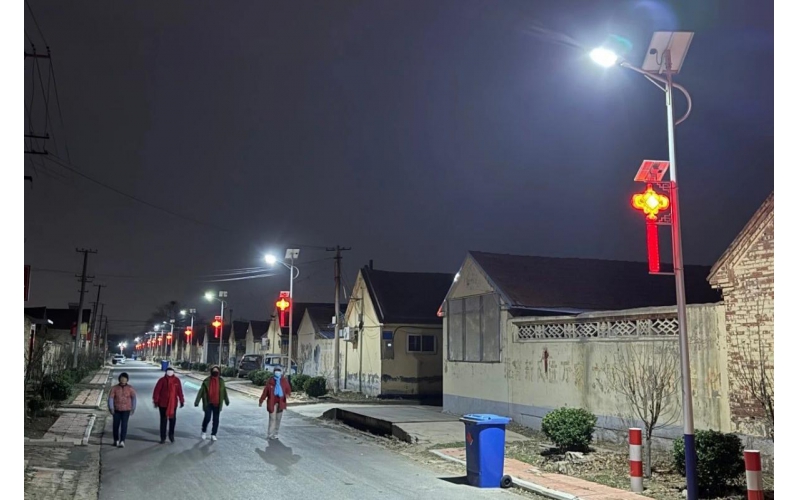 山東濰坊寒亭區(qū)高里街道西營村新路燈已&ldquo;上崗&rdquo;